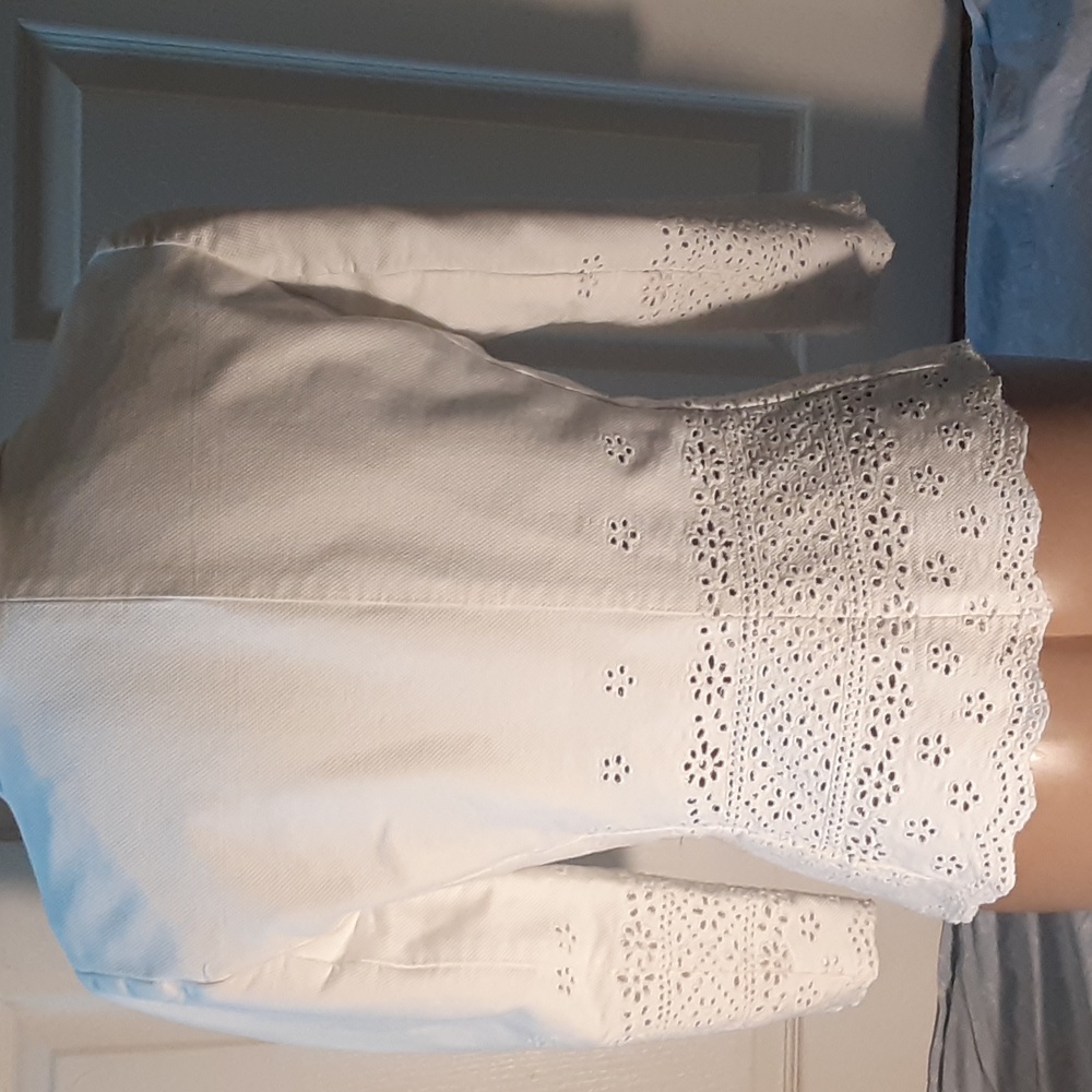 Ann Taylor White Eyelet Floral Cutout Blazer Jacket | Size 6 | Spring Chic - Picture 6 of 12